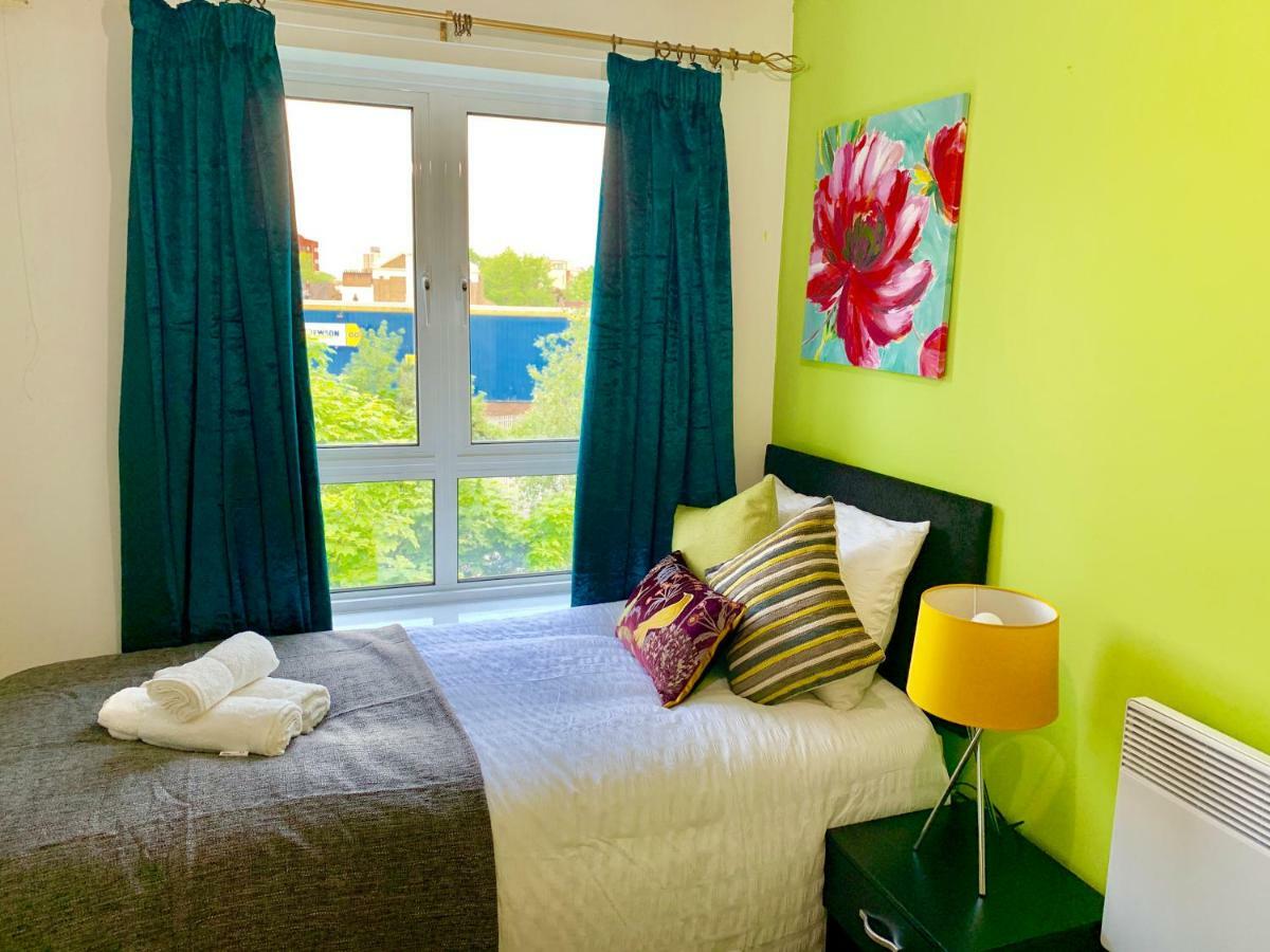 2 Bedrooms Modern Apartment, Lounge, Full Kitchen, Balcony, 5 Minutes Stratford Station Λονδίνο Εξωτερικό φωτογραφία
