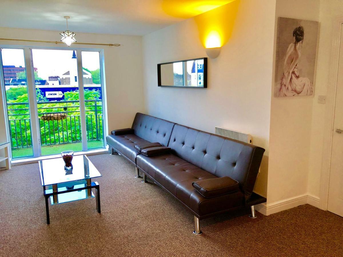 2 Bedrooms Modern Apartment, Lounge, Full Kitchen, Balcony, 5 Minutes Stratford Station Λονδίνο Εξωτερικό φωτογραφία